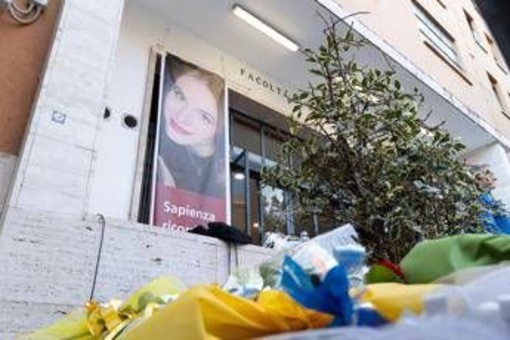 Femminicidio Ilaria Sula, al via processo: Mark Samson in aula Femminicidio Ilaria Sula, al via processo: Mark Samson in aula