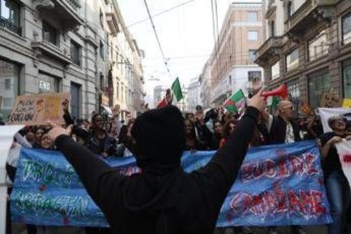 Proteste a Milano, "preoccupazione" per sabato: scatta il piano sicurezza con parà e droni Proteste a Milano, "preoccupazione" per sabato: scatta il piano sicurezza con parà e droni