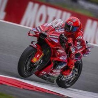 MotoGp, Marc Marquez vince gara sprint ad Assen. Quinto Bagnaia