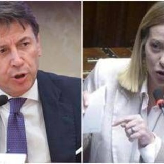 Meloni-Conte, scontro sulle armi: &quot;Da premier era altro Giuseppi&quot;. Replica: &quot;Ha tradito l'Italia&quot;