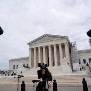 Usa, Corte suprema frena Trump: sospesa espulsione venezuelani dal Texas