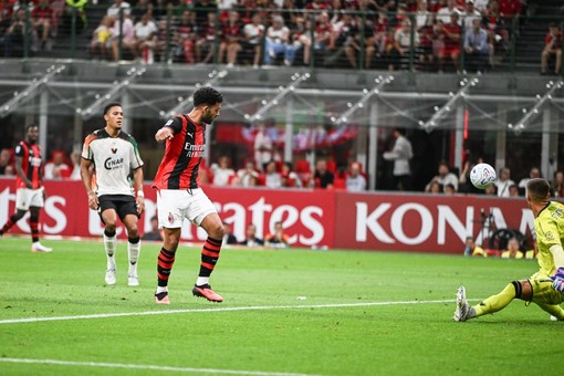 Il Milan batte 2-0 il Venezia nel ricordo di Franco Baresi Il Milan batte 2-0 il Venezia nel ricordo di Franco Baresi