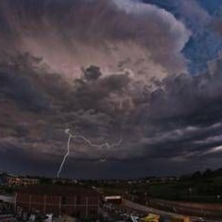 Temporali, grandine e raffiche di vento: scatta l'allerta gialla in 8 regioni Temporali, grandine e raffiche di vento: scatta l'allerta gialla in 8 regioni