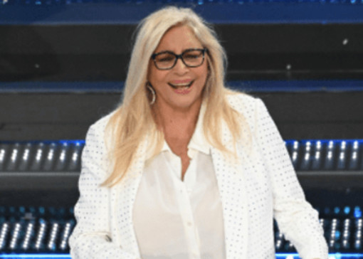 Domenica In, oggi gran finale: ospite Catherine, la mamma della 'famiglia nel bosco' Domenica In, oggi gran finale: ospite Catherine, la mamma della 'famiglia nel bosco'