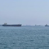 Iran, nuovi attacchi Usa: colpiti obiettivi militare. Teheran blocca petroliere a Hormuz - Diretta