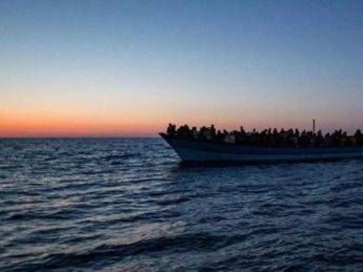 Migranti, Berlino: "Ci aspettiamo che i trasferimenti continuino". Tajani: "Trovare un equilibrio sulle Ong"