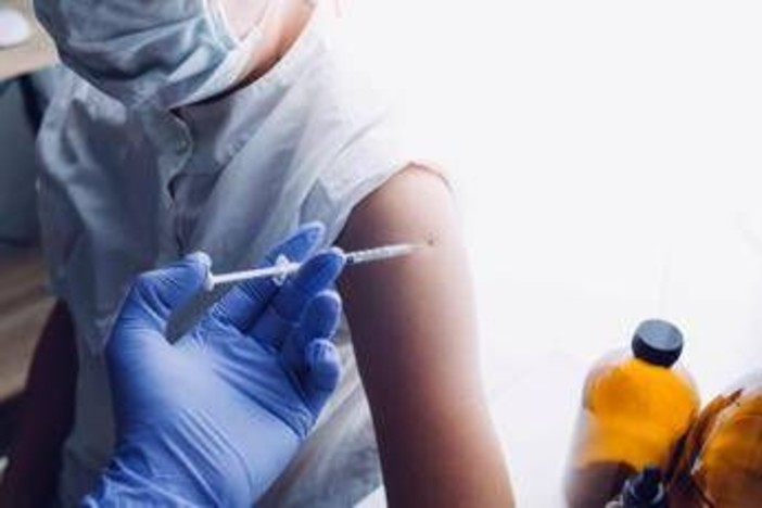 Vaccini ai bambini, tutti contro Trump: "Perderà guerra ai virus, nuovo ordine esecutivo una follia" Vaccini ai bambini, tutti contro Trump: "Perderà guerra ai virus, nuovo ordine esecutivo una follia"