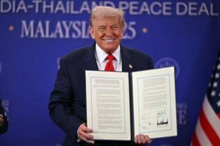 Trump in Asia, missione tra pace e dazi. Messaggio a Xi sull'Ucraina: "Ci aiuti con la Russia" Trump in Asia, missione tra pace e dazi. Messaggio a Xi sull'Ucraina: "Ci aiuti con la Russia"