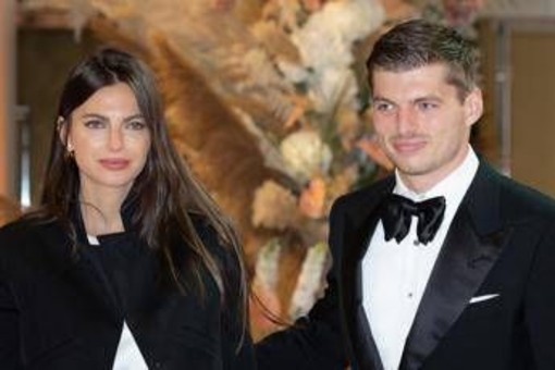 Max Verstappen papà, l'annuncio con Kelly Piquet: &quot;Benvenuta al mondo dolce Lily&quot;