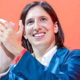 Centrosinistra, Schlein ufficializza corsa per Palazzo Chigi: "Io candidata premier, con o senza primarie"