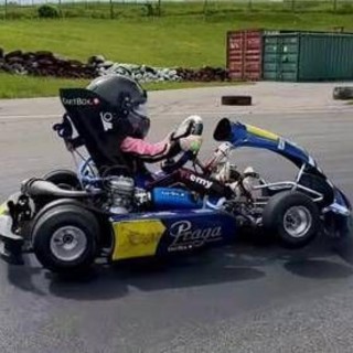 Bambina di cinque anni bandita dalle gare di kart di tutto il mondo, la maxi squalifica