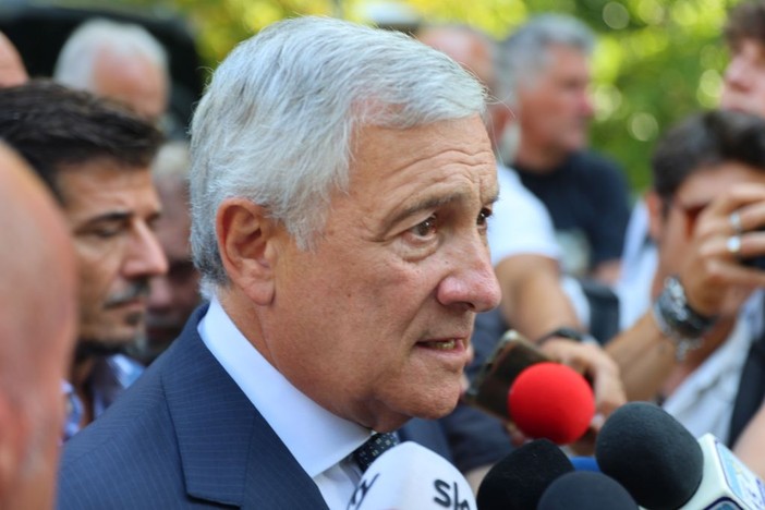 Tajani “I sovranisti di Afd sono nemici dell’Italia, noi diversi dalla Lega” Tajani “I sovranisti di Afd sono nemici dell’Italia, noi diversi dalla Lega”
