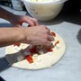 Cambiano le ordinazioni e le pizze arrivano in ritardo, titolare preso a schiaffi a Correggio Cambiano le ordinazioni e le pizze arrivano in ritardo, titolare preso a schiaffi a Correggio