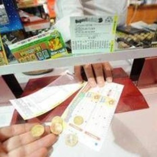 SuperEnalotto, numeri combinazione vincente oggi 19 aprile