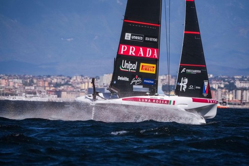 Luna Rossa Senior vince le Regate Preliminari di Napoli Luna Rossa Senior vince le Regate Preliminari di Napoli