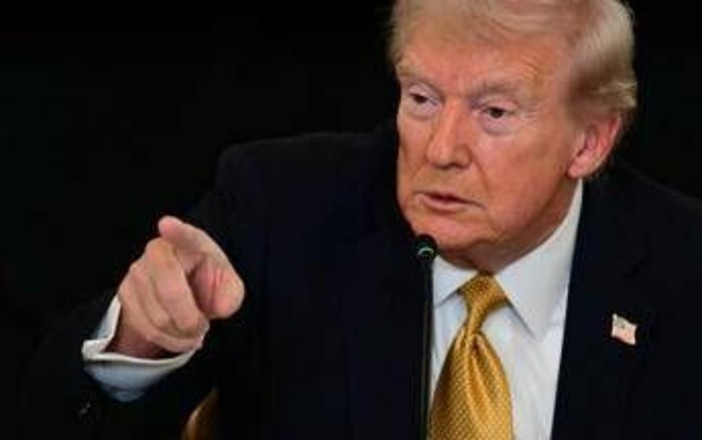 Sanzioni a Russia, tre opzioni presentate a Trump: lui ha scelto la via di mezzo Sanzioni a Russia, tre opzioni presentate a Trump: lui ha scelto la via di mezzo