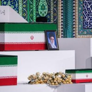 Iran, preghiera funebre per Khamenei: ci sono tre figli ma non Mojtaba