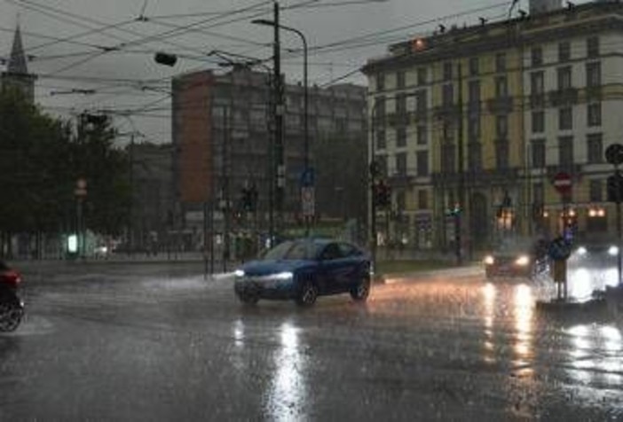 Nubifragi e tempeste di vento, è allerta maltempo: le previsioni meteo