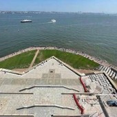 New York, barca si ribalta a Liberty Island: morti una donna e un neonato