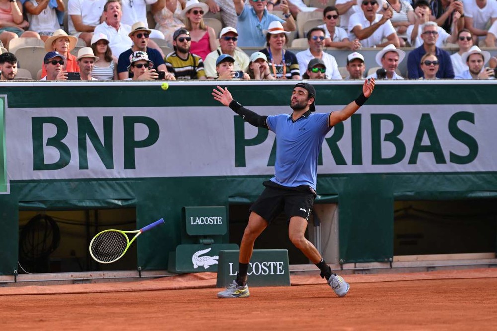 Berrettini vola ai quarti al Roland Garros, Cerundolo battuto in tre set