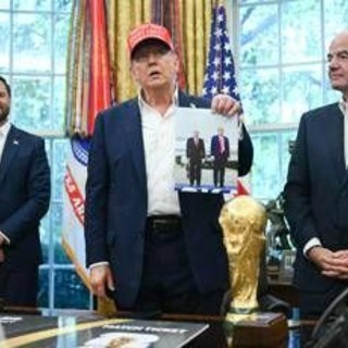 Trump e la foto con Putin: &quot;Vuole venire in Usa per Mondiali di calcio&quot;