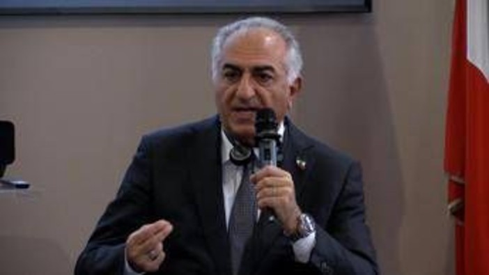 Iran, Pahlavi: "Basta negoziare con i terroristi, paese libero porterà opportunità economiche"