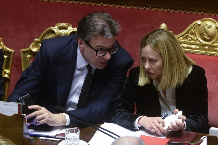 Carburanti, confronto tra Meloni e Giorgetti sul caro prezzi Carburanti, confronto tra Meloni e Giorgetti sul caro prezzi