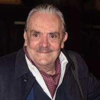 Morto Umberto Pizzi, il ricordo del 'king dei paparazzi' Barillari: "Abbiamo vissuto Dolce vita e tumulti di piazza, Onassis ci tirò addosso lo champagne"