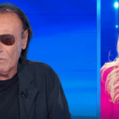 Antonello Venditti e Mara Venier, il retroscena a Domenica In: "Ma lo possiamo dire?" Antonello Venditti e Mara Venier, il retroscena a Domenica In: "Ma lo possiamo dire?"