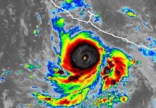 Messico, uragano Polo si rafforza: potrebbe diventare 'catastrofico' Messico, uragano Polo si rafforza: potrebbe diventare 'catastrofico'