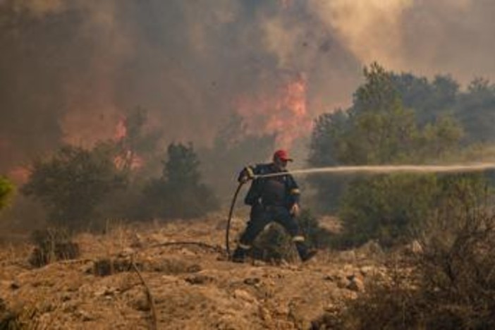 Incendio a Creta, morti due vigili del fuoco