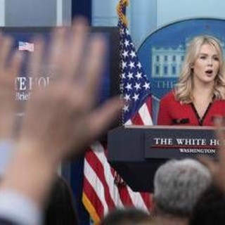 Trump, la portavoce Karoline Leavitt lascia l'incarico. Il presidente: "La capisco" Trump, la portavoce Karoline Leavitt lascia l'incarico. Il presidente: "La capisco"