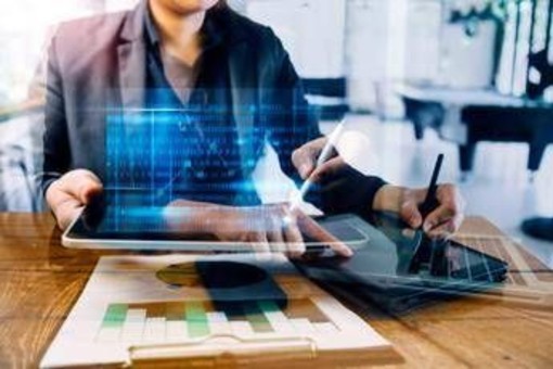 L'Intelligenza Artificiale fa lavorare di meno? Non proprio, per i dipendenti aumenta impegno e divario con i dirigenti L'Intelligenza Artificiale fa lavorare di meno? Non proprio, per i dipendenti aumenta impegno e divario con i dirigenti