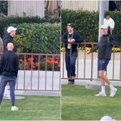 Sinner si allena a Indian Wells, tifosa urla: "Ti amo". E lui ride