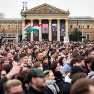 Ungheria, domani la sfida Orban-Magyar. Decine di migliaia al mega evento contro il primo ministro
