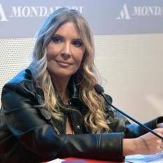 Lucarelli e la precisazione: &quot;Da Fedez cause per 150.000 euro, ma non per il mio libro&quot;