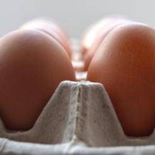 Salmonella sul guscio, richiamato anche lotto di uova Despar e Fattorie Natura Coop