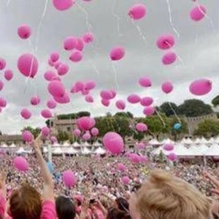 Tumori, a Roma in 200mila per ‘Race for the cure’ Tumori, a Roma in 200mila per ‘Race for the cure’