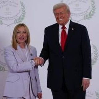 Vertice in Egitto, Trump elogia Meloni: &quot;Bellissima donna, negli Usa non posso dirlo&quot;