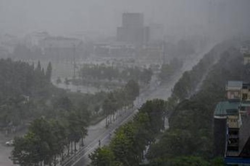 Vietnam, tifone Kajiki si avvicina alla costa: evacuate oltre 325mila persone