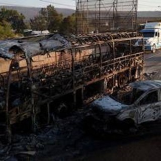 Messico, caos dopo l'uccisione di El Mencho: almeno 26 morti