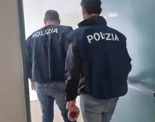 Arrestato a Lecce giovane anarchico, sequestrato manuale per ordigni