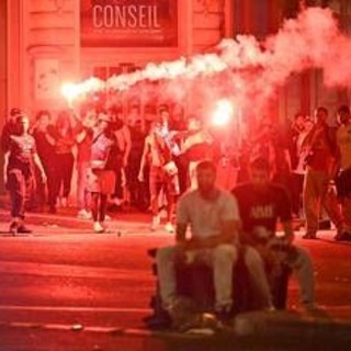 Francia, incidenti dopo vittoria Psg: ragazzo muore a Dax, 294 arresti