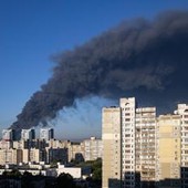 Ucraina, raid russo contro magazzino vicino a Kiev fa strage: almeno 27 morti Ucraina, raid russo contro magazzino vicino a Kiev fa strage: almeno 27 morti