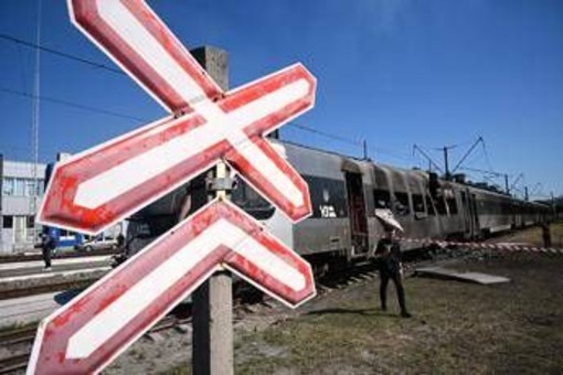 Ucraina, Zelensky: &quot;Attacco con drone russo su una stazione, almeno 30 feriti&quot;