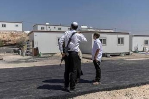 Cisgiordania, coloni assediano case palestinesi a Qusra. Ambasciatore Huckabee: "Atto di terrorismo" Cisgiordania, coloni assediano case palestinesi a Qusra. Ambasciatore Huckabee: "Atto di terrorismo"