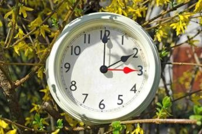 Ora legale 2026 è già arrivata, lancette avanti negli Usa
