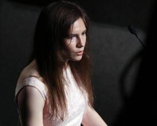 Omicidio Meredith, Amanda Knox: "Non faccio ironia, i suoi familiari si sentono feriti dalla persona sbagliata" Omicidio Meredith, Amanda Knox: "Non faccio ironia, i suoi familiari si sentono feriti dalla persona sbagliata"