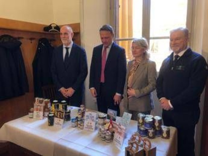 McDonald’s al fianco filiera del miele biologico italiano, 8 ton. in oltre 800 ristoranti