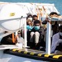 Migranti, ecco la nuova strategia Ue: 'centri multifunzionali' lungo le rotte